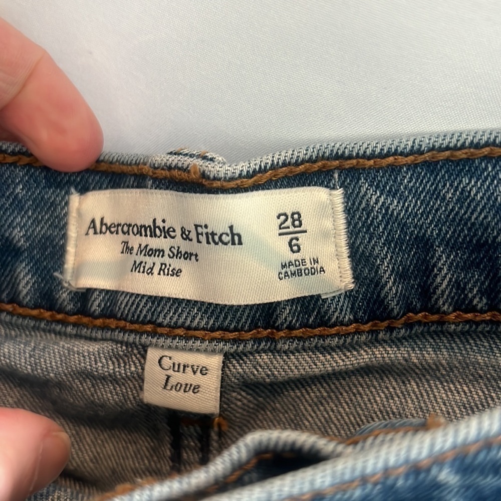 Abercombie & Fitch Distressed Mid Rise Mom Short - Picture 2 of 4
